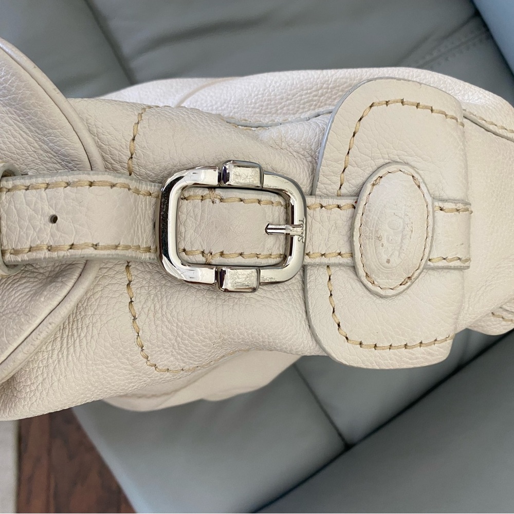 Tod's Cream Leather Hobo Bag with Silver Hardware - Picture 3 of 13